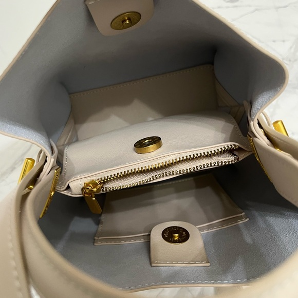 Baginning Genuine Leather Beige Top Hand Minimalist Bucket Bag with Strap NWOT - Picture 12 of 16